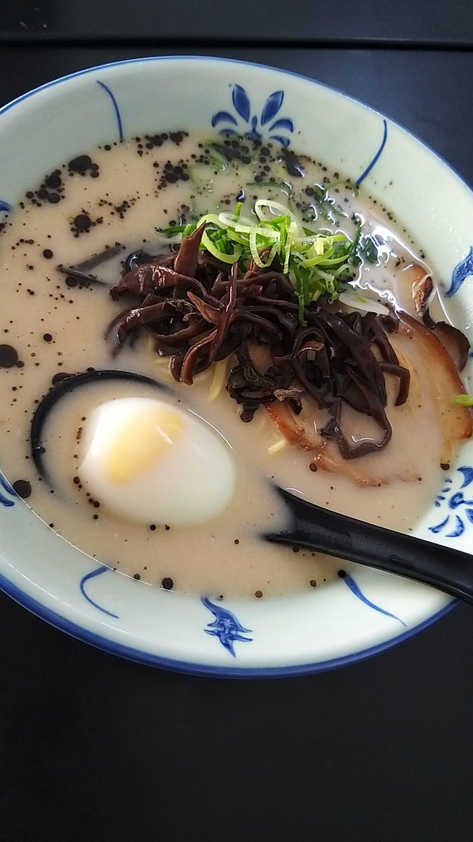 Ongcharles9's tweet photo. #ランチ #昼食 #ランチセット #昼ごはん #美味しい #アジア #マレーシア #クアラルンプール #フードコート #ヌードル #ramem #tonkatsu #chasu #ラーメン #まそば https://t.co/VF4IUWauXe