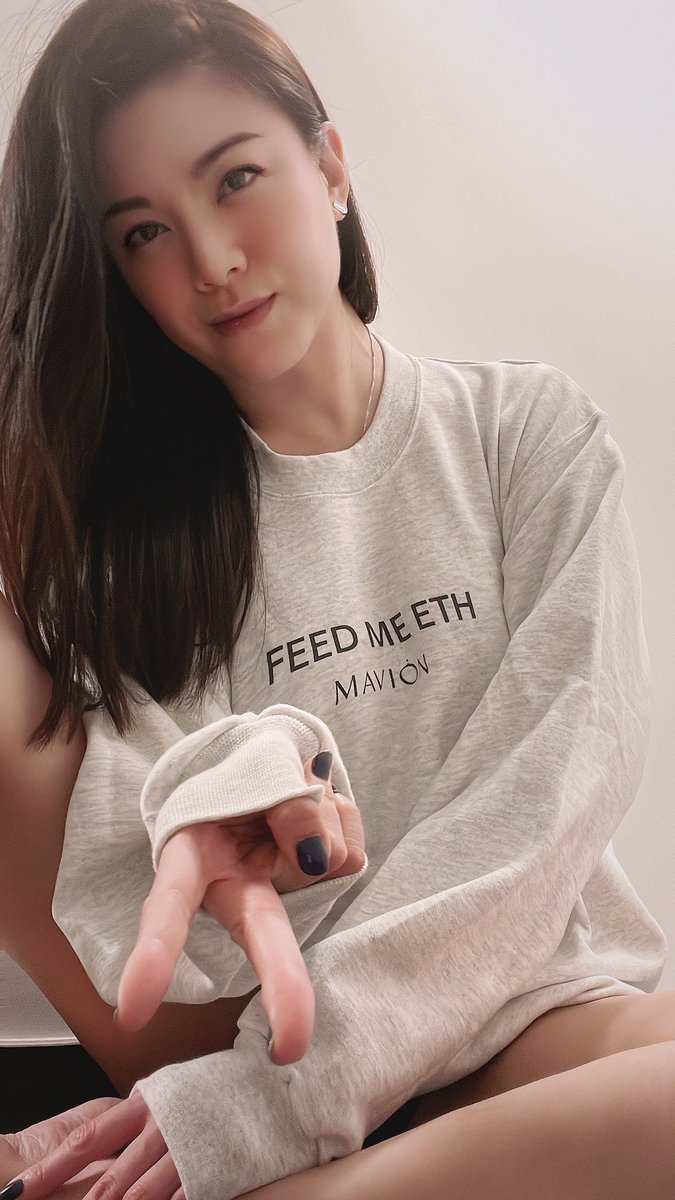 BerniceLiu's tweet photo. GM to my @MAVIONworld ! Guess what I’m having for breakfast…?! 🤭 #feedmeeth #tgif #fashionnft https://t.co/W8tAYbcZNH