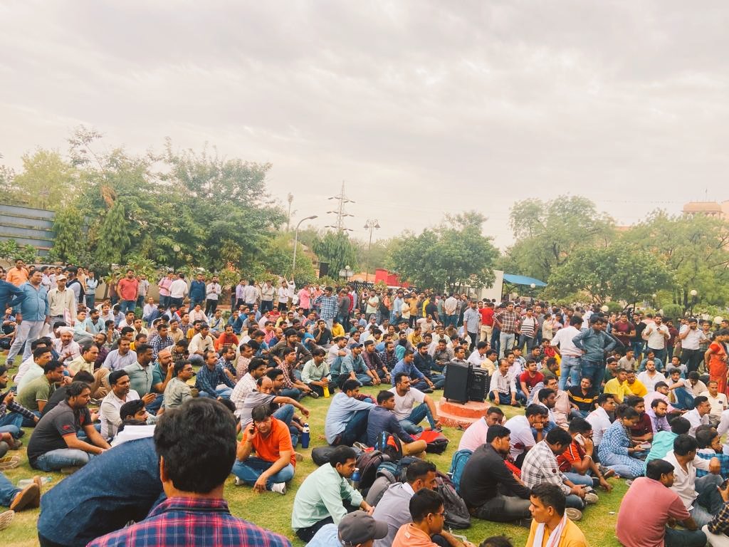 #68_दिन में हमारी मांगों पर विचार किया जाए।
हमें भी पदोन्नती का अधिकार है, सम्मानजनक जिंदगी जीने का अधिकार है।
#JEN_GP4800 किया जावे, नेक्सट #JEN_ACP5400 की जावे।
#राजस्थान_सरकार ध्यान देवे।
<a href="/BSBhatiInc/">Bhanwar Singh Bhati</a> <a href="/RajCMO/">CMO Rajasthan</a> <a href="/ashokgehlot51/">Ashok Gehlot</a>