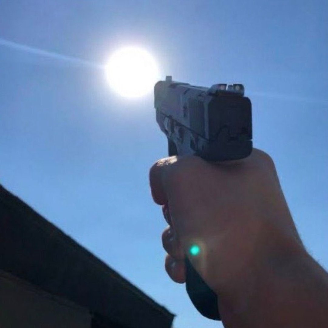 jenktale's tweet photo. is the sun bothering u queen? https://t.co/2BsReksoqW