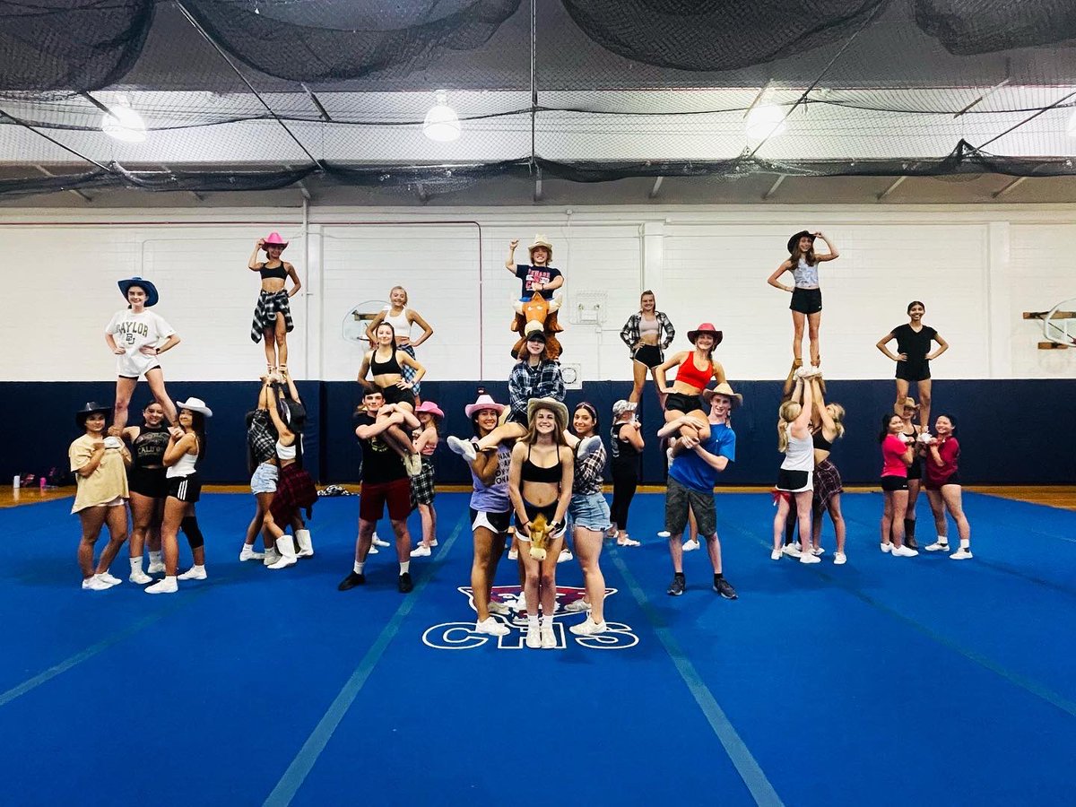 ConantCoedCheer's tweet photo. These Cougars are incrediBULL ‼️🤠🐴 #westernout #yeehaw #conantcoedcheer https://t.co/YJEysVXkFc