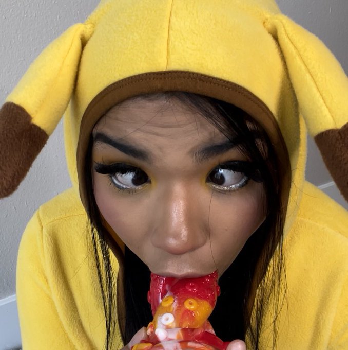 A tentacle and pikachu never looked so good together https://t.co/jgxYLkRzr3<a href="/tag/mvsales"class="tags"><span>#mvsales</span></a>