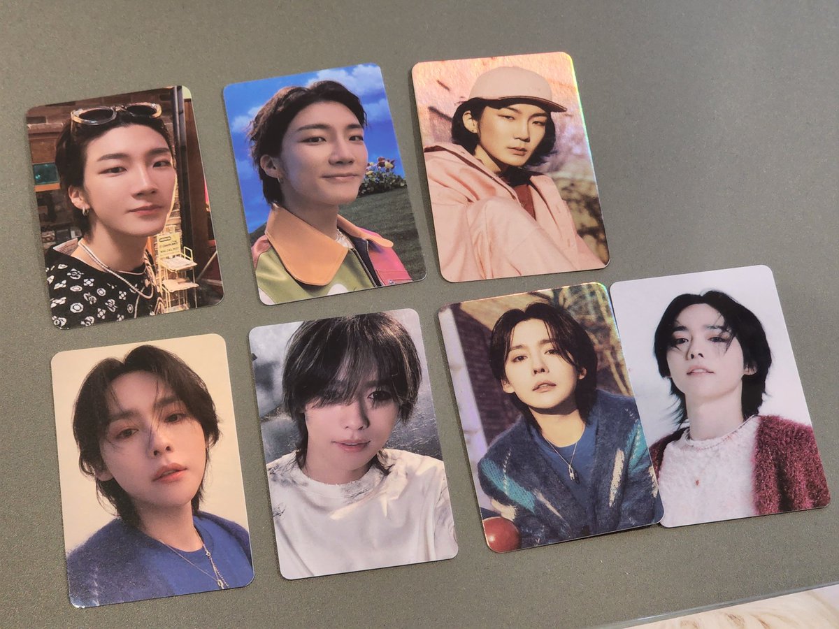 얘들아 와이지플레이스 위너 럭드 이승훈 김진우 포카 좀 봐라씨발....🥲🥲🥲🥲🥲 어떤여자 점심시간에 럭드하러왓다가 개오열하고잇음