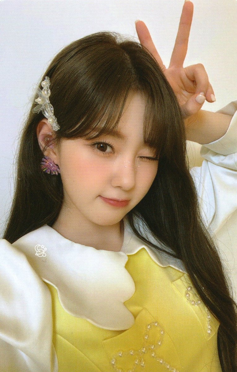 chaehyunpic's tweet photo. love is kim chaehyun 💛 https://t.co/9XD0sK63nC