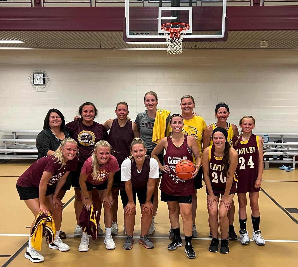 Lady Nugget alumni night!! Classes from 1991-2022 on the court tonight, way to go!