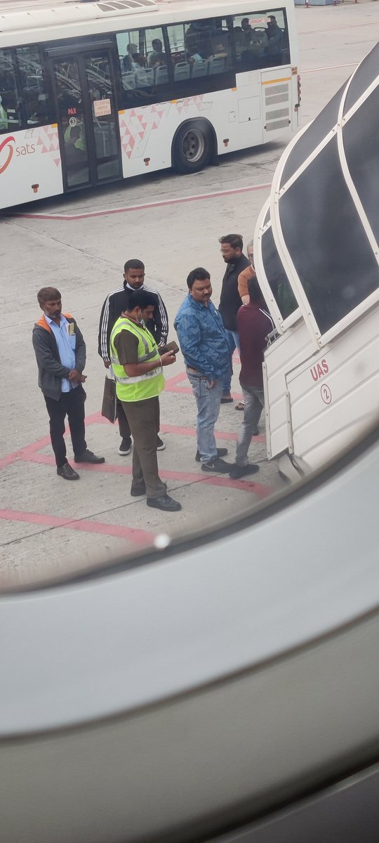 MhdJamal's tweet photo. @airindiain People are just fighting. Passengers have basically blocked the flight entrance stating they will not allow any Goa passengers to board. Extremely unsafe. https://t.co/rfpPxk74YV