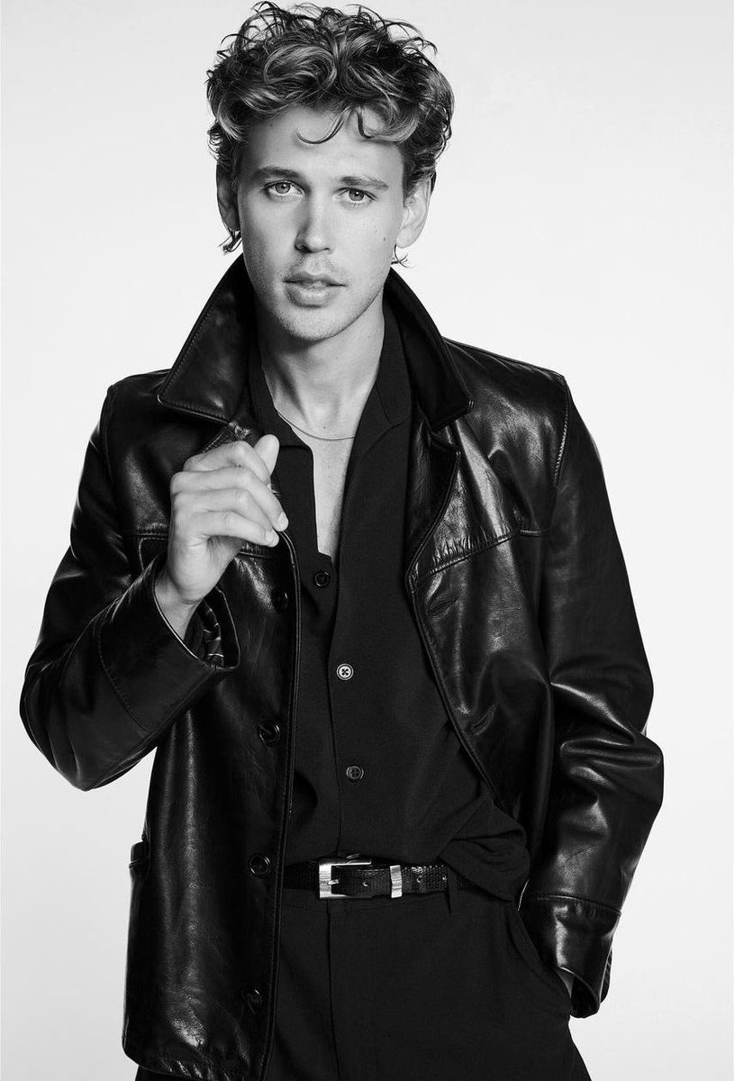 darling_shinee's tweet photo. I feel like I'm cheating on all my kpop biases but I've become totally obsessed with these two gorgeous men 
#ElvisPresley #AustinButler #Elvis https://t.co/GGHMCwGWw1