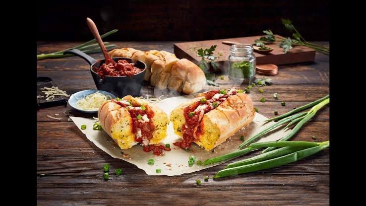 ARealTacoLife's tweet photo. @Dominos_AU bolognese garlic bread https://t.co/mAdVaUAb7P
