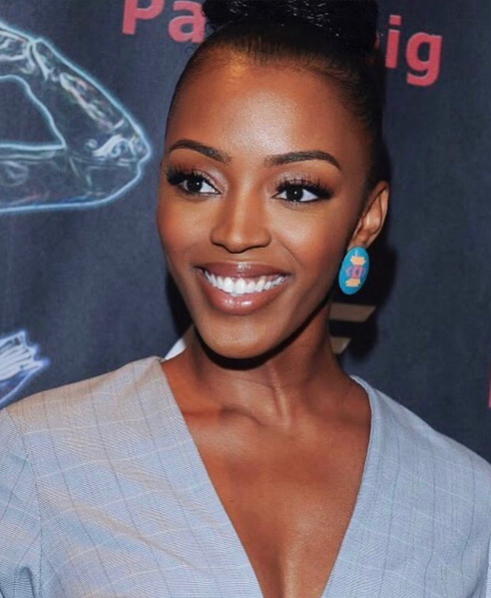 IveBeenFancy's tweet photo. All I’m saying is if you’re a black girl and I haven’t had my hands on your face, we should probably change that. https://t.co/cUNa2fFhJg