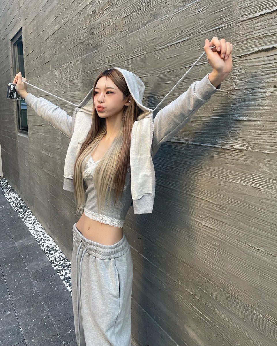 ㅤㅤㅤㅤ
                                     
                       ganda ko sa umaga.      

⠀        ⠀