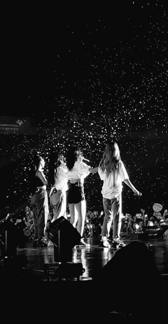 shi0_on's tweet photo. The long wait is over!!!BLACKPINK IS COMING..we better prepare ourselves🖤❤️

#itshappening #BlackpinkKpop #BLACKPINK #jennierubyjane #LalisaManoban #parkchaeyeong #kimjisoo #Ot4 https://t.co/TpKcI2tbXD