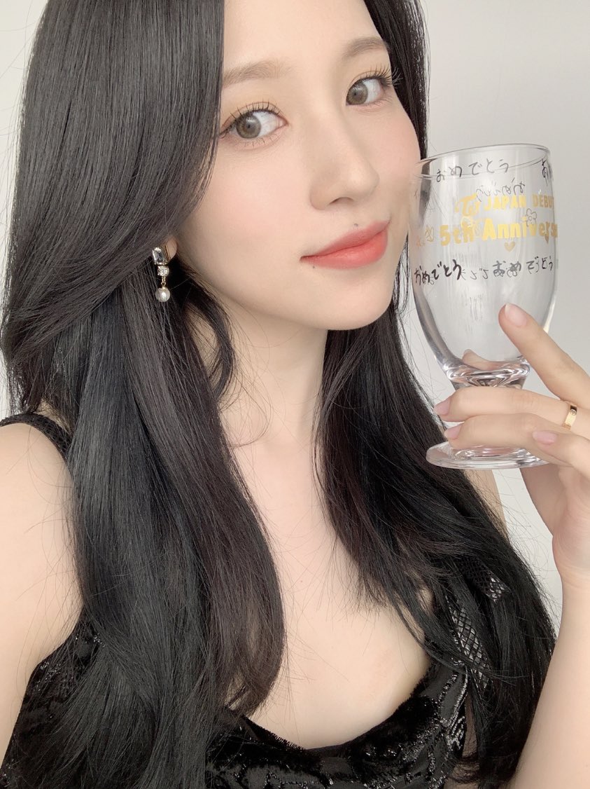 godmitzu's tweet photo. Mina is so pretty https://t.co/zpRChWSmSy