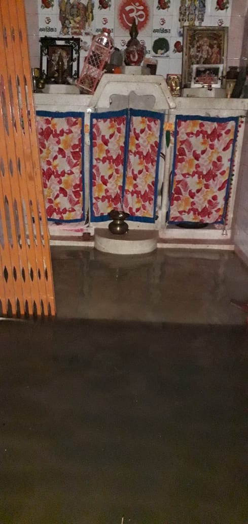 1sushmitagupta's tweet photo. 1 ghante ki baris me Smart city swimming pool ban gyi.....Area Nariya bazaar...@dmjhansi1 @NagarNigamJHS kripya dhyan de🙏🙏 https://t.co/cMKclPFNwS