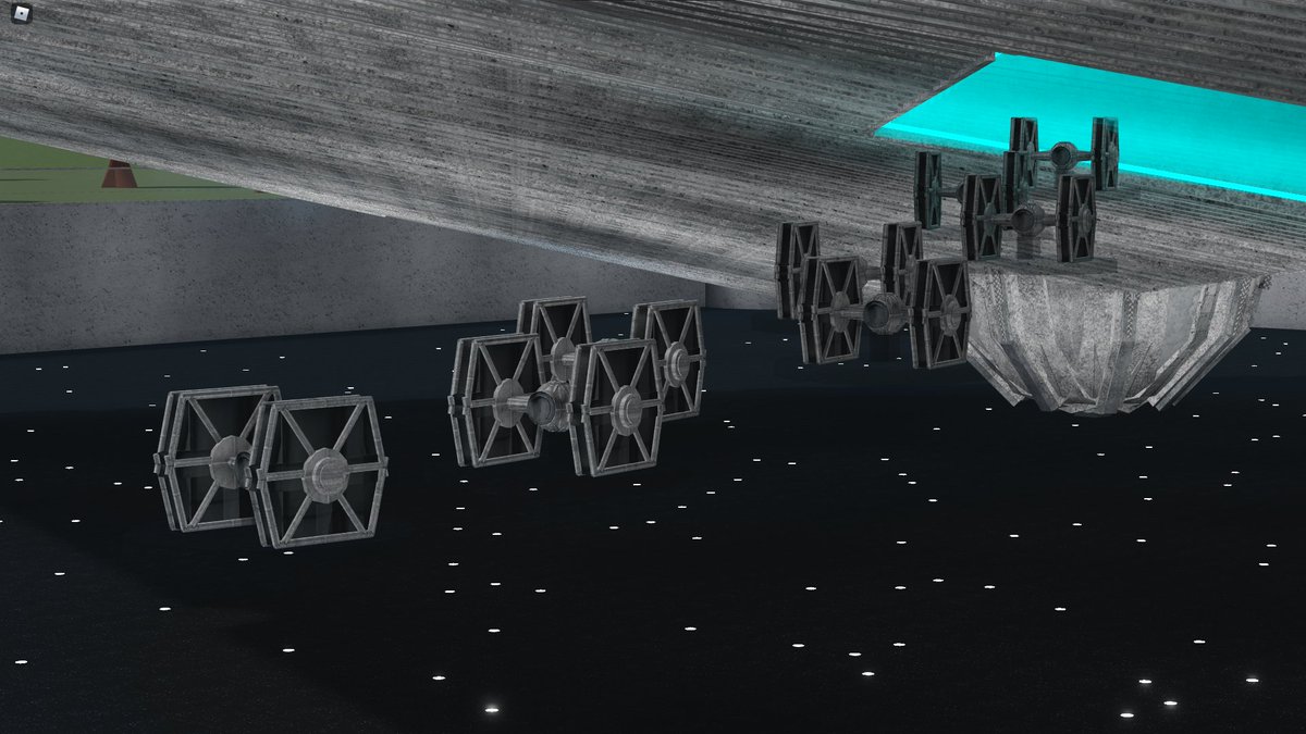 HuntraeRBLX's tweet photo. close pictures of the tiny ships cus they look cool https://t.co/aFycvIcKRR