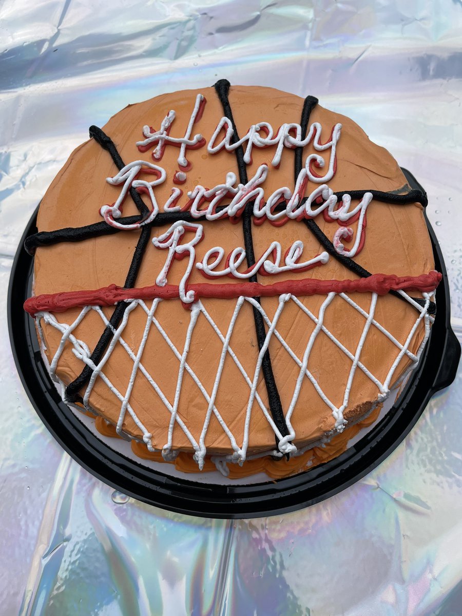 ReeseLech2030's tweet photo. Birthday party #10! #DQcake #poolparty #cleanblock https://t.co/Uk7wn92a4T