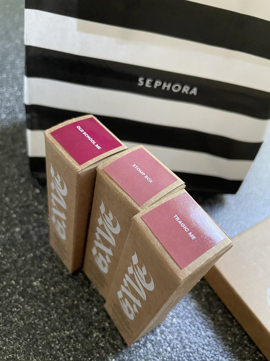toriaroseg's tweet photo. Love the new shades! ❤️❤️❤️ We had to add to our GXVE Collection! Also, they smell so good! 💕 @gwenstefani @gxvebeauty #gwenstefani #gxvebeauty #gxve #stompbox #tragicme #oldschoolme #simplekindoflife #welovegwen https://t.co/kJCSmsMeow