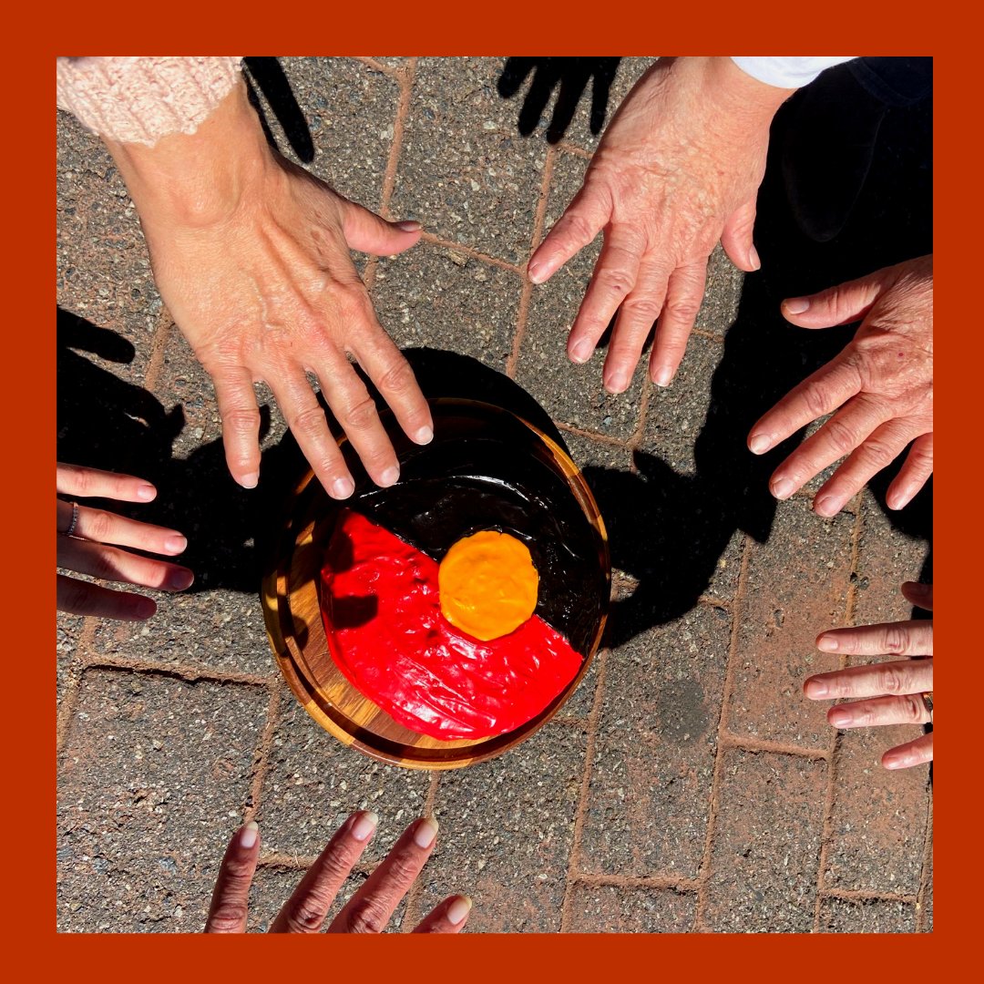 ninti_one's tweet image. Ninti has been involved in a range of online and in-person activities for #NAIDOC Week! Here are a few photos from our staff events in #Mparntwe (Alice Springs) and #Kaurna (Adelaide). Thank you for the flags, posters and temporary tattoos, @naidocweek 😍👏🏽

#GetUpStandUpShowUp