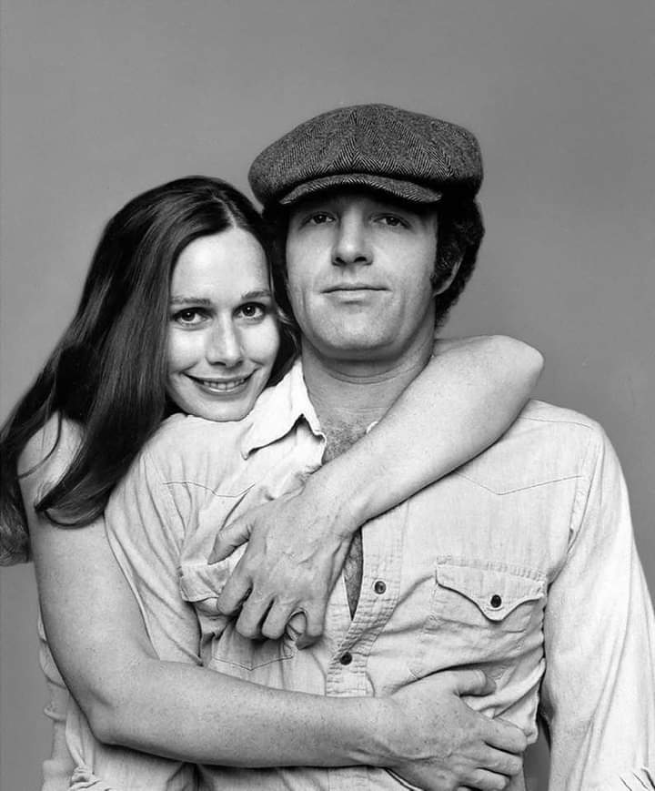 RIP James Caan with Sally Kellerman in Slither 1973. #JamesCaan #RIPJamesCaan #sallykellerman #slither #1970s #thegodfather #THIEF