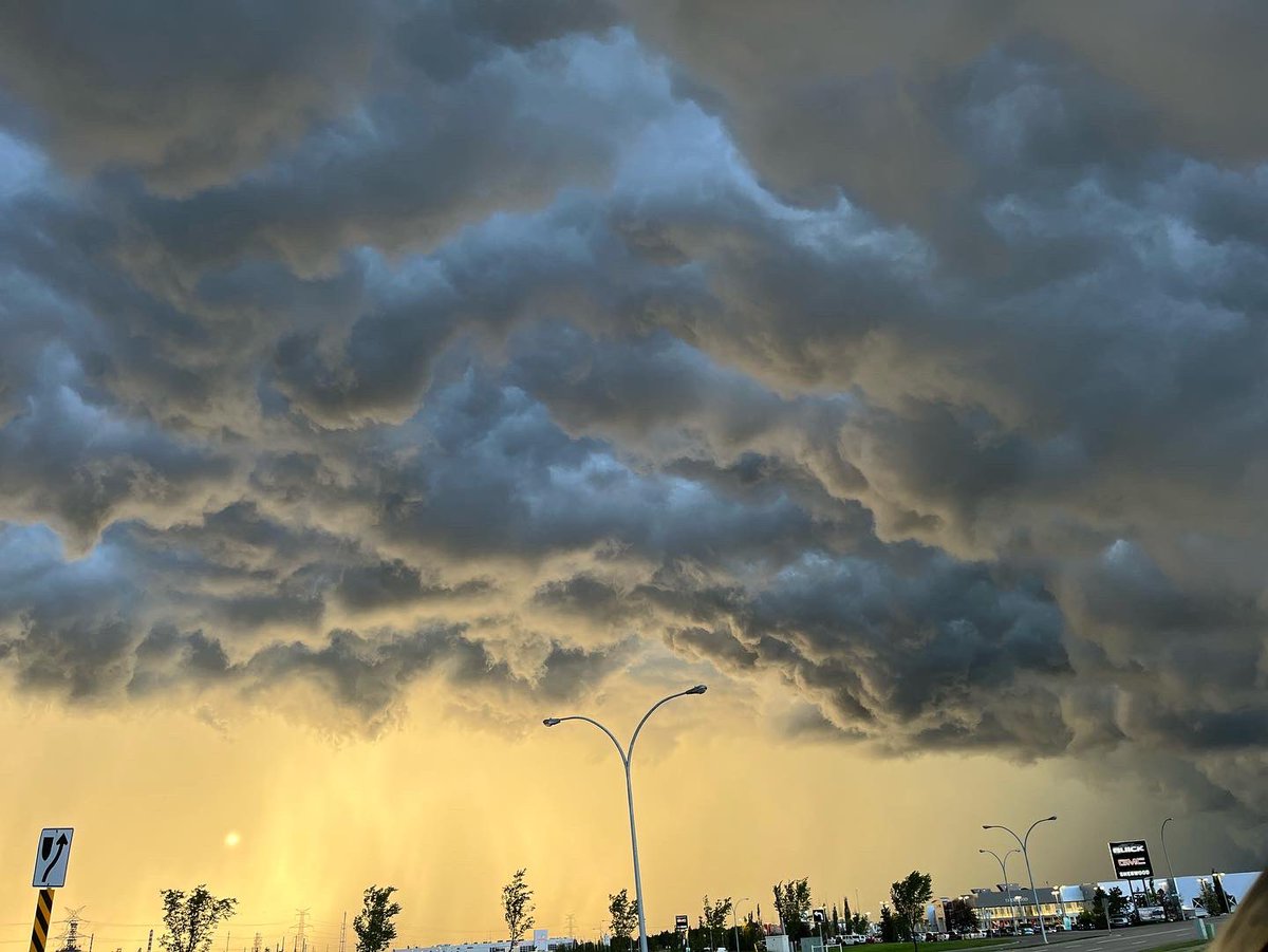 its__Rachelle's tweet photo. #yegwx #abstorm https://t.co/fCbKoshTEQ