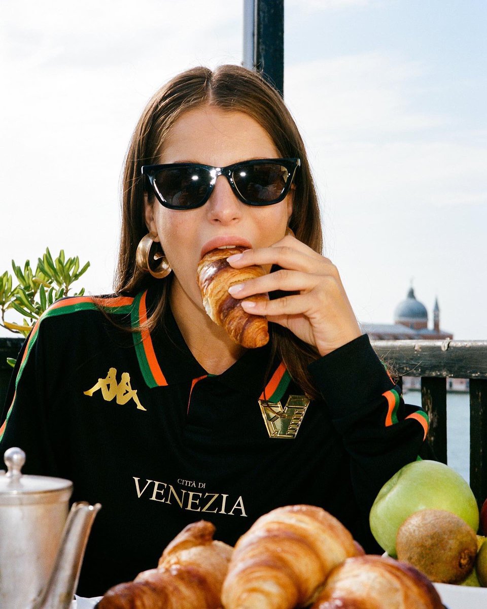 KitKulture's tweet photo. Menyambung yang mau tampil keren pakai jersey bola kemarin, #KulKit buka PO jersey terkeren musim ini dari Venezia FC (harusnya ya). Mister mister di @podcastretropus boleh bantu RT nya ya ๐คฒ๐ป๐
Cuma size XL & XXL! Golden size loh ini karena size Kappa naik 1 ukuran ๐ https://t.co/3L3fyErqzf