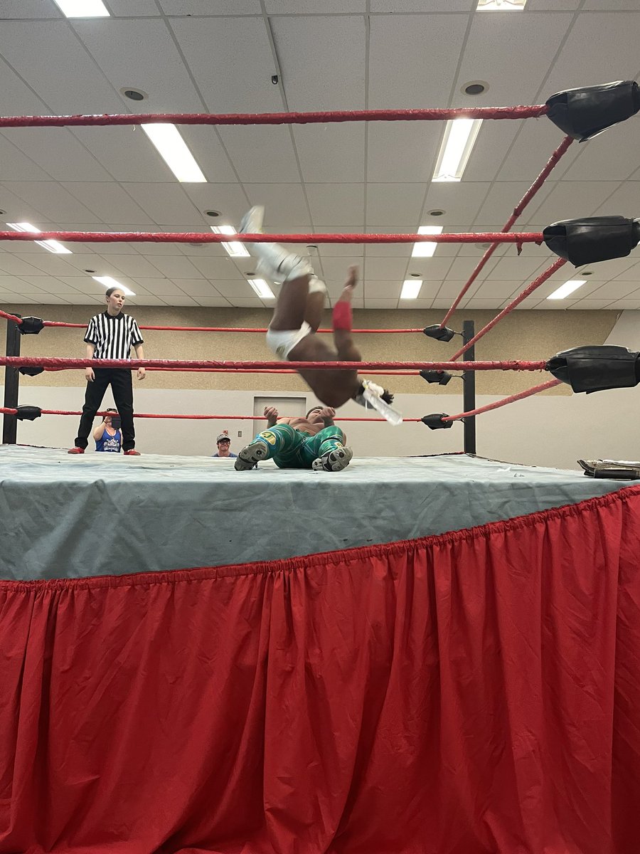RWild_15's tweet photo. Another amazing night of wrestling put on by @CWECanada. These guys never disappoint. The main event with @TheTravisCole and #Mentallo was a great back and fourth match. @HotshotDannyD even for an American puts on a good match.@shaunmartens is a headliner #PrinceAlbert https://t.co/c77Ei6cWPS