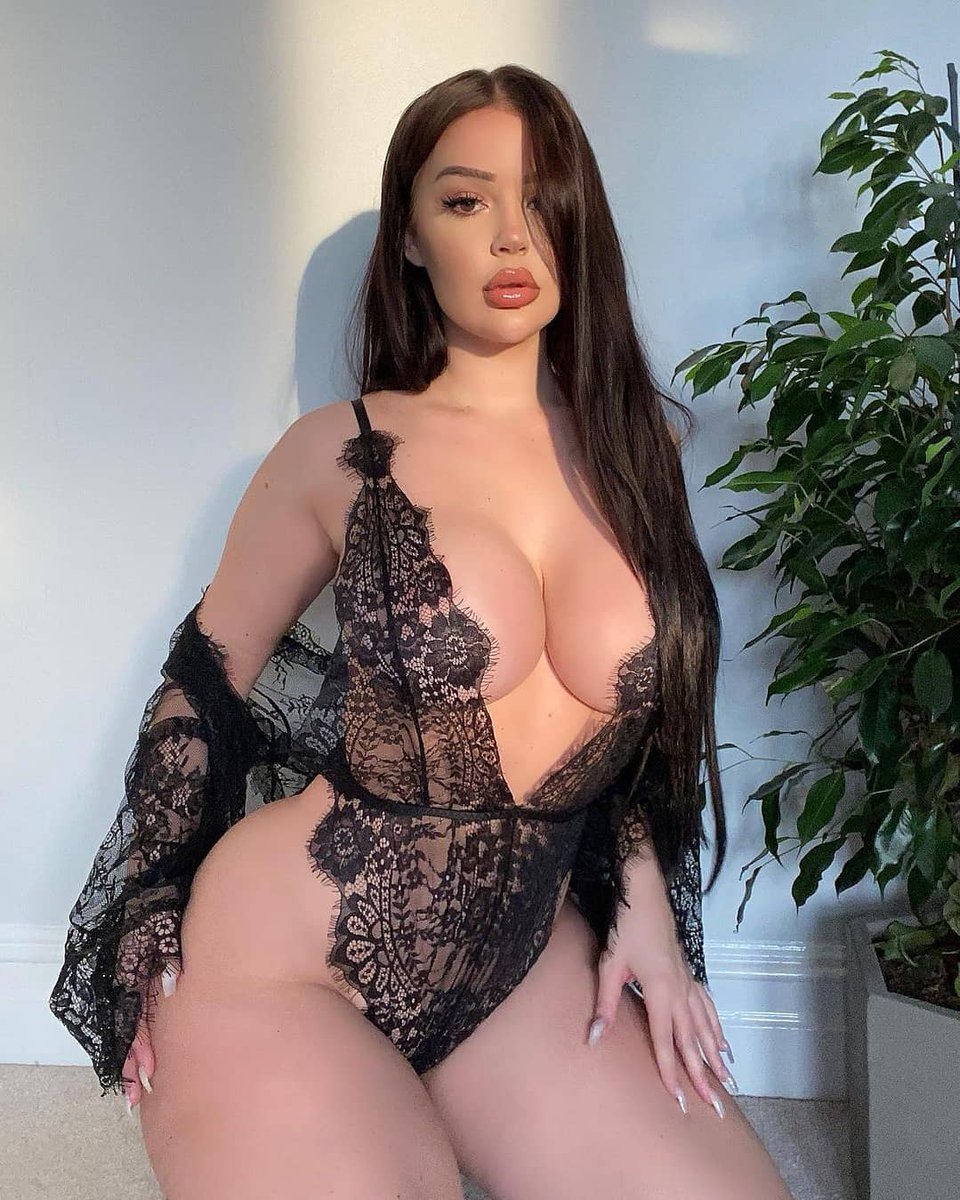 RT if you like ❤️ Model: elizabethxgx