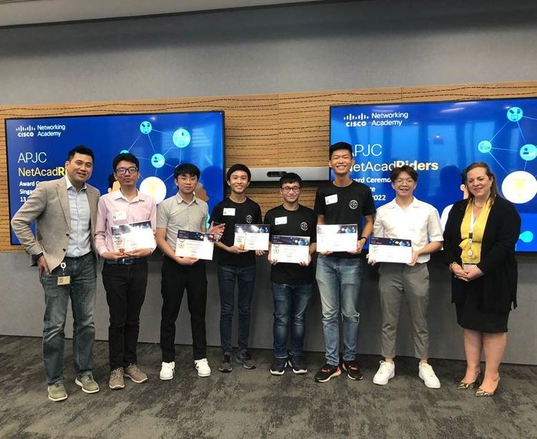 SingaporePoly's tweet photo. Congrats to our Computer Engineering graduates and students who won a Gold Award at the recent NetAcad Riders Challenge 2022 organised by Cisco!🏆 https://t.co/RNspnZhBD6

Photo: fourth from left is SP’s 3 Gold Certificate Award winners - Lim Zi Yang, Ong Wei Jie and Tan Je-Deon https://t.co/Gd36OPi9U0