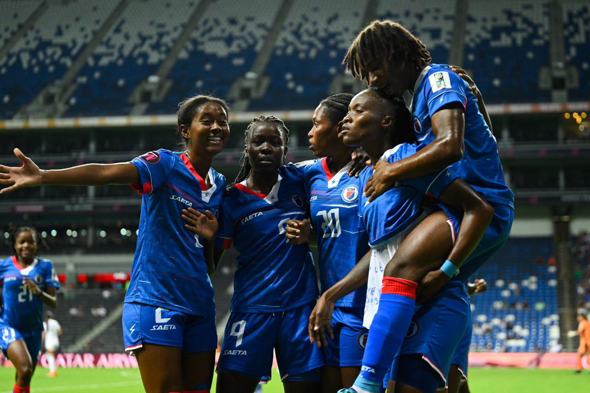 HaitiFutbol's tweet photo. FT Haiti 🇭🇹 3 Mexico 🇲🇽 0
(Borgela ‘14,Mondesir ‘67 & Jeudi ‘78) #ALASOOO https://t.co/U9K0G77PTA