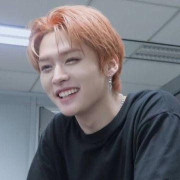 Jenn0bot's tweet image. 00:00 mi amada y hermosa lunita ♡