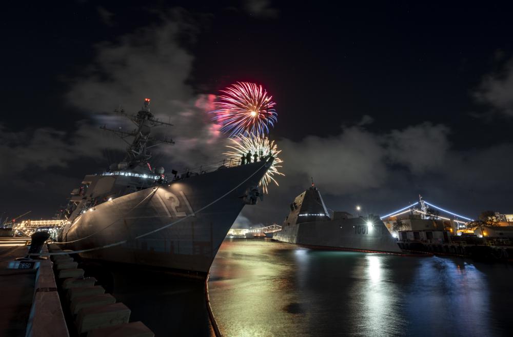 RimofthePacific's tweet photo. Week 1 of #RIMPAC2022: 

1⃣🇨🇱 @Armada_Chile Super Puma 🚁 landed aboard 🇺🇸#michaelmonsoor
2⃣ Republic of 🇸🇬Singapore 🛳️ RSS Intrepid arrived to #Hawaii 
3⃣ 🇮🇳 Indian Marine Commandos conducted live-fire lateral drills 
4⃣ Pierside 4th of July 🎆 fireworks @JointBasePHH https://t.co/CT0j9WRGtd