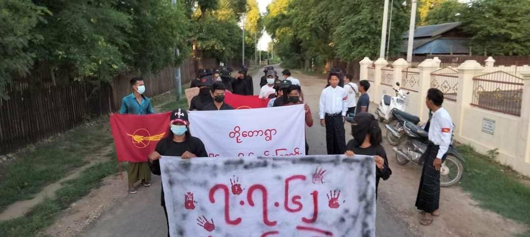 The main strike, led by the Monywa People, marched today to show their solidarity against terrorist regime. 

#2022July7Coup #7762_NoMoreImpunity #WhatsHappeningInMyanmar