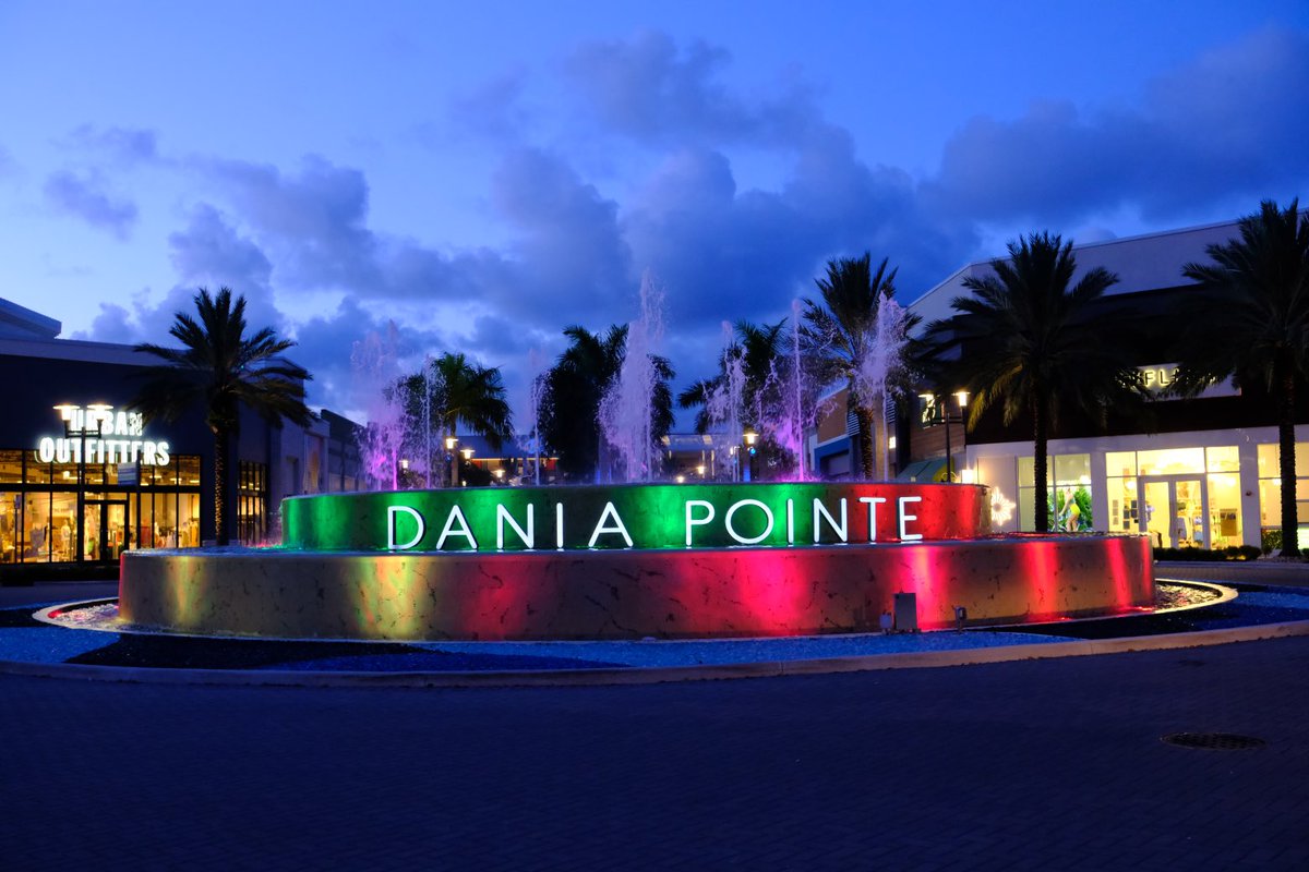LeonardGoffe's tweet photo. Nighttime at ⁦@DaniaBeachFL⁩ #daniapoint #daniabeach https://t.co/3gNOwk7c2f