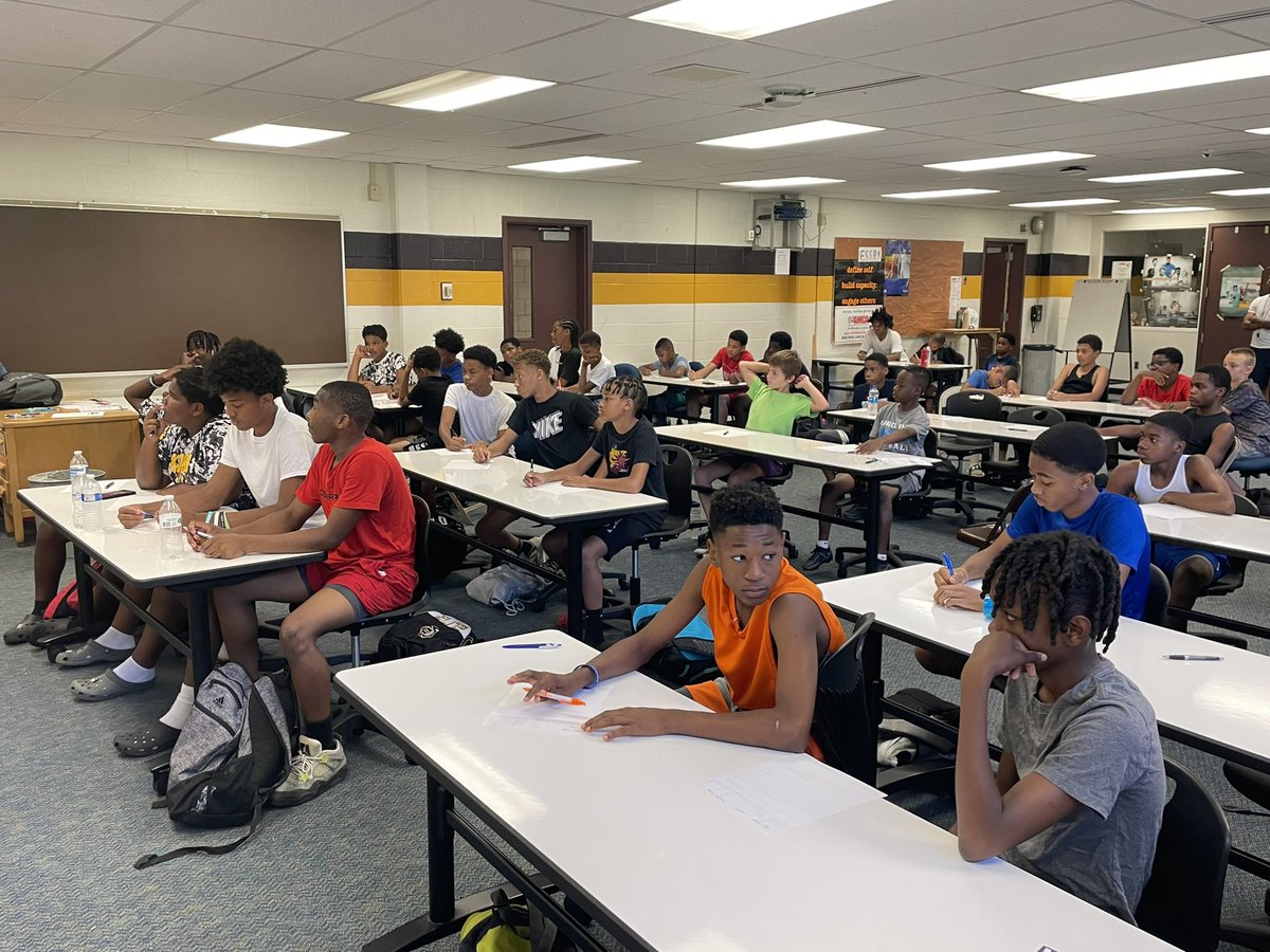 mjhsarcfootball's tweet photo. @Roy_Hall came through tonight with another positive message about brotherhood and overcoming adversity and @mjhsarcfootball is better for it. We now know how to better handle the #wildfires we experience in our lives. #bringthejuice https://t.co/LiqC4cuXn0