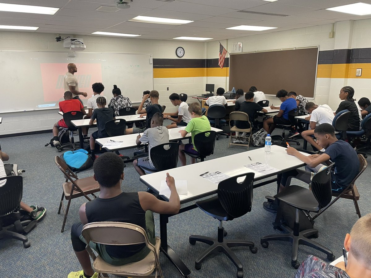 mjhsarcfootball's tweet photo. @Roy_Hall came through tonight with another positive message about brotherhood and overcoming adversity and @mjhsarcfootball is better for it. We now know how to better handle the #wildfires we experience in our lives. #bringthejuice https://t.co/LiqC4cuXn0