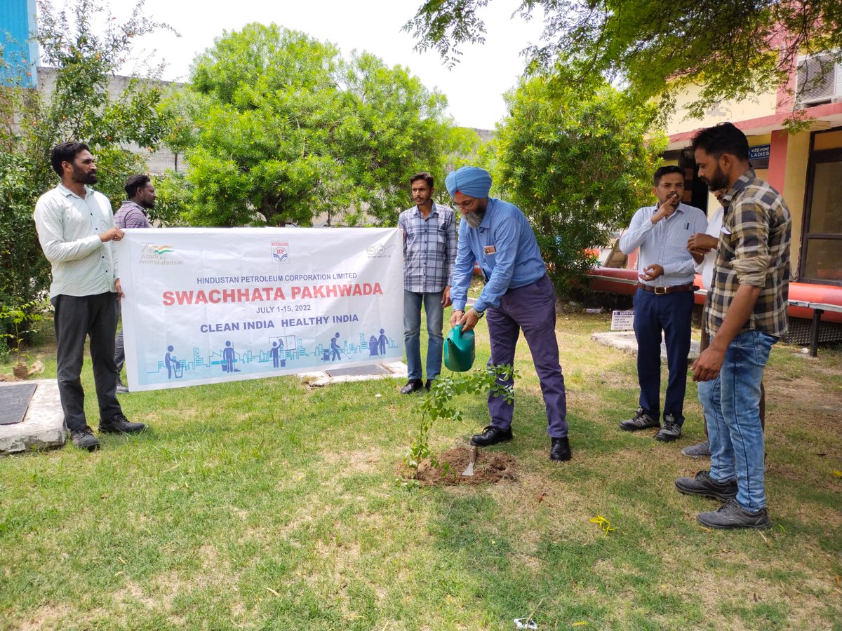 HpclPol's tweet photo. Swachta pakhwada  एक स्वछ वातावरण की ओर  हिन्दुस्तान पैट्रोलियम कार्पोरेशन लिमिटेड बठिंडा @kahlonss @SwachhtaPakhwada @Rg03Goel @hpcl https://t.co/penzR5OSjT
