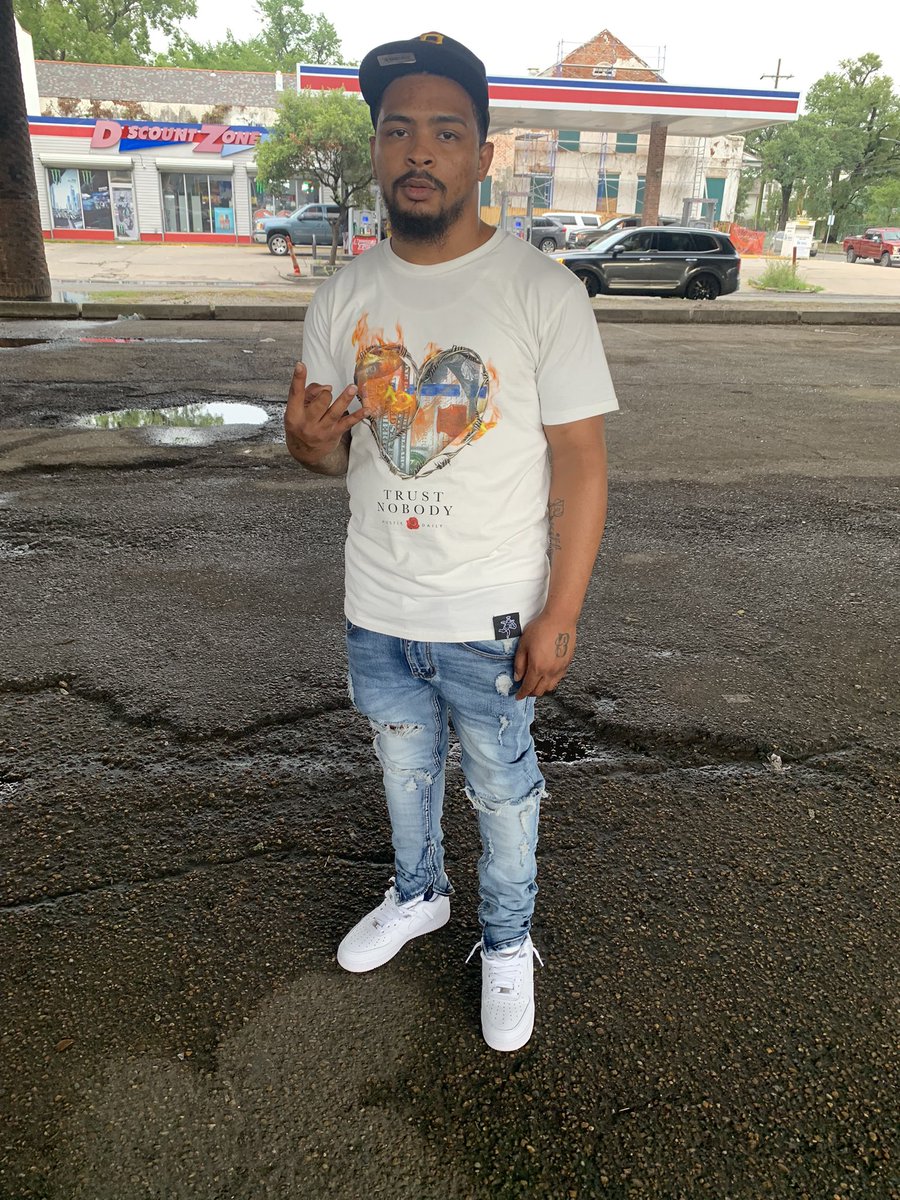 jomontana__'s tweet image. I don’t see nothing but some money🦅 #PAPERCHASER #448