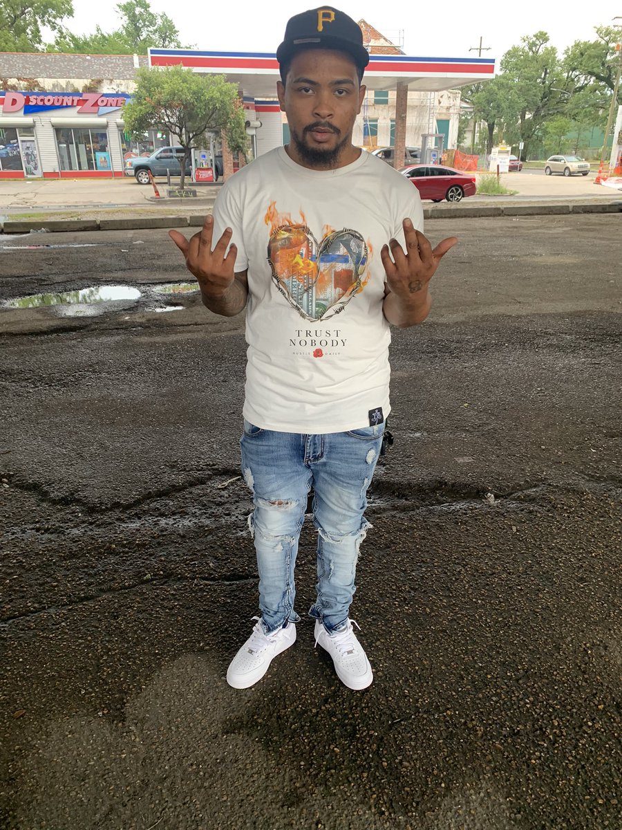 jomontana__'s tweet image. I don’t see nothing but some money🦅 #PAPERCHASER #448