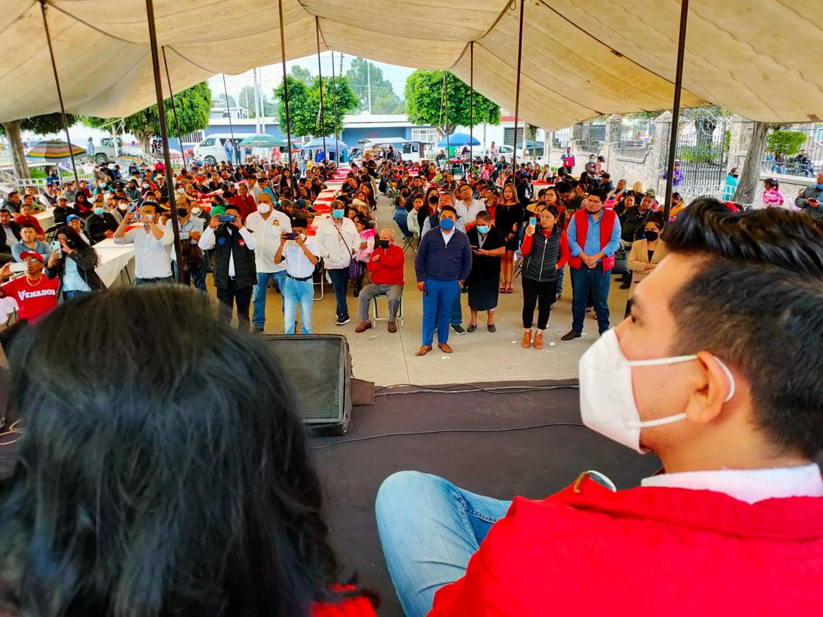 PueblaCentinela's tweet photo. 💚⚪⭕Asiste @leobardosoto a la #TomaDeProtesta del compañero #CTMista al #ComiteMunicipal de #Coronango @MisaelVarelaP y Rosalba; dónde también estuvieron presentes @NestorCamarillo, @MerloIsabel, @LuceroSaldanaMx y @DelfinaPozosV‼️
@seffh @CTMPuebla @_LeoSoto @CTM_LSoto https://t.co/sPtO6cetuW