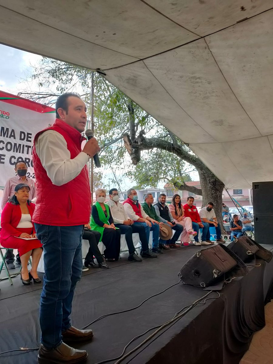 PueblaCentinela's tweet photo. 💚⚪⭕Asiste @leobardosoto a la #TomaDeProtesta del compañero #CTMista al #ComiteMunicipal de #Coronango @MisaelVarelaP y Rosalba; dónde también estuvieron presentes @NestorCamarillo, @MerloIsabel, @LuceroSaldanaMx y @DelfinaPozosV‼️
@seffh @CTMPuebla @_LeoSoto @CTM_LSoto https://t.co/sPtO6cetuW
