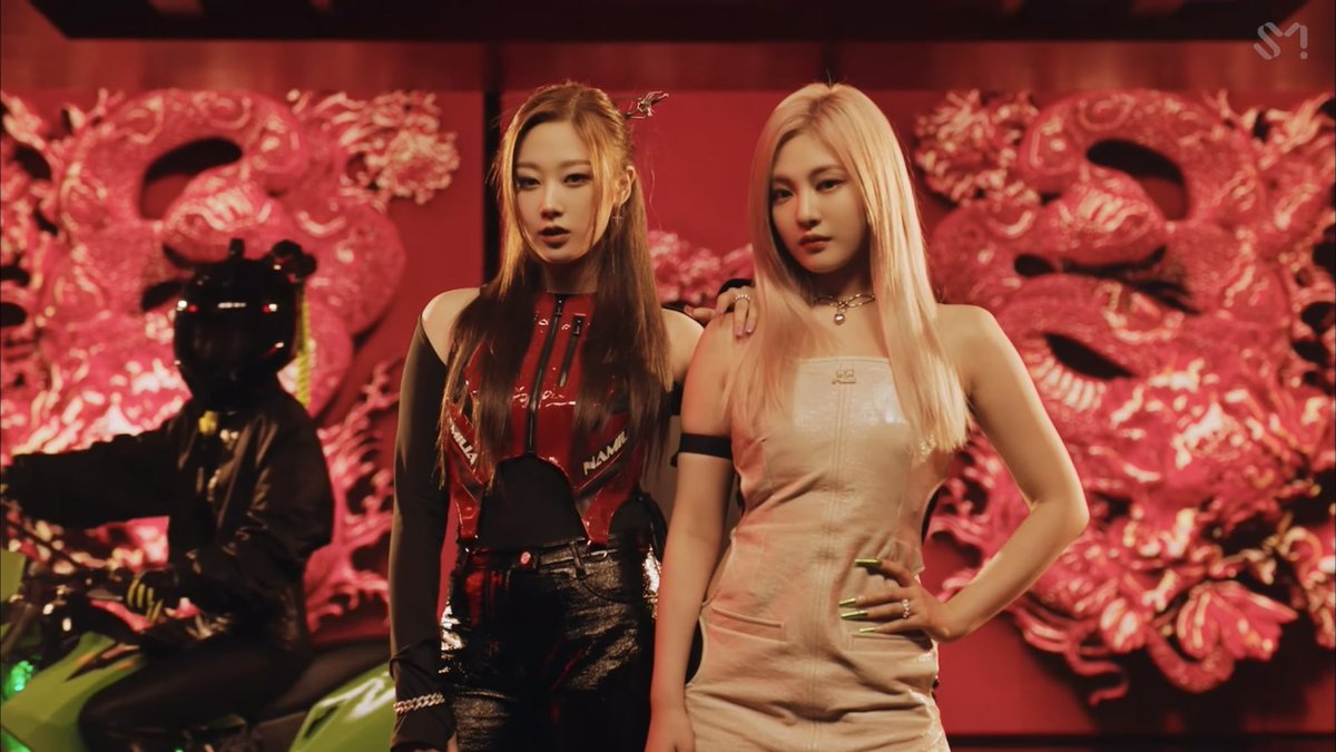 aespapic's tweet photo. WE THEM GIRLS! https://t.co/qTKqJ0W7UV