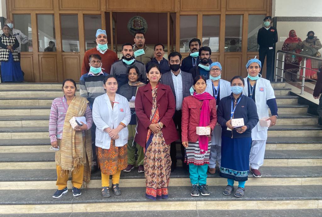 kgmu_medical's tweet photo. On the National CSSD Day we celebrate the hard work, commitment, and unflinching efforts of our CSSD Staff at KGMU and in the wider healthcare community. @myogioffice @brajeshpathakup @ChiefSecyUP @IasAlok
#cssdday #nationalcssdday #kgmu #excellenceinhealthcare #patientcare https://t.co/O2f7PqIQ7S