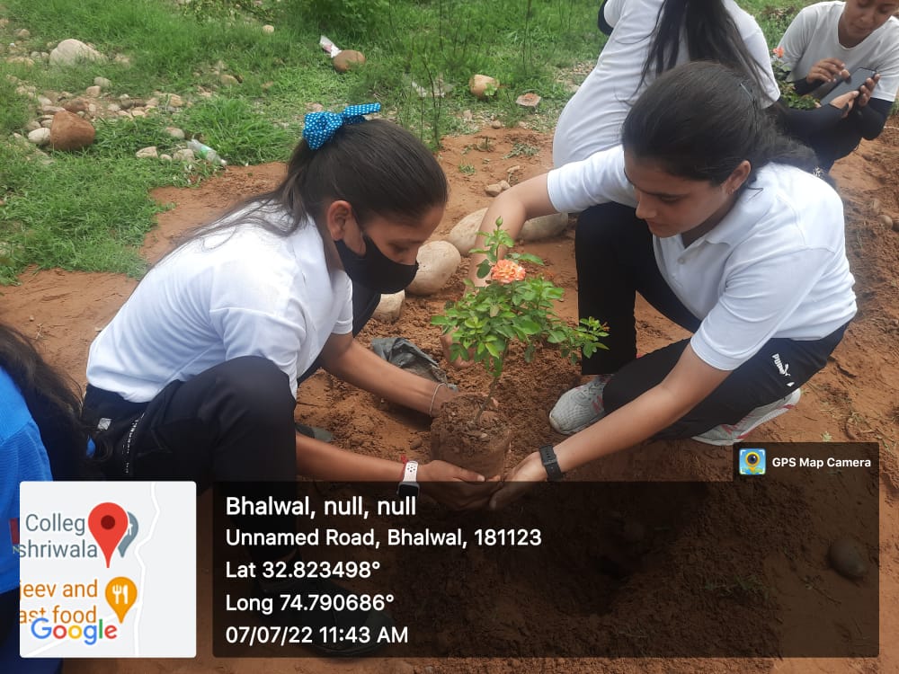 NCCDteJKL's tweet photo. #NationalCadetCorps NCC Cadets of GDC Paloura, from NCC Group Jammu carried out a tree plantation drive to ensure a better future for the society and the world @HQ_DG_NCC @OfficeOfLGJandK @prodefencejammu https://t.co/m16zpqjMTK