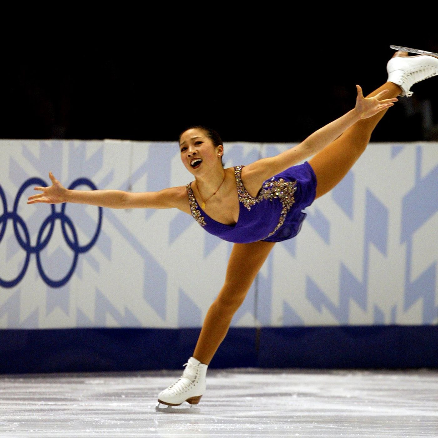 Happy 42nd Birthday to retired figure skater, Michelle Kwan! 