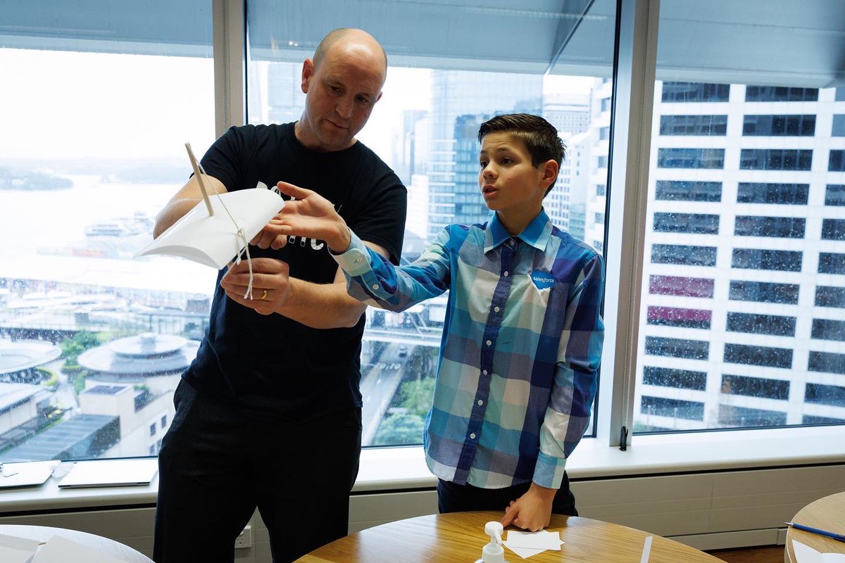 salesforceapac's tweet photo. #NAIDOCWeek We invited our nonprofit partner @DeadlyScience to our Syd office so that employees and their kids could learn about helping remote and regional schools across Australia, particularly those from Aboriginal and Torres Strait Islander communities. https://t.co/EEO1ZcXBdH