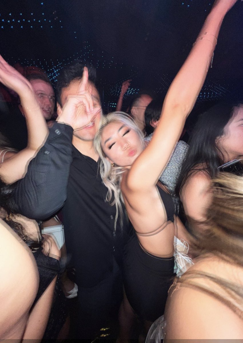 juuliekim's tweet photo. Us lately :) https://t.co/ju5MRGrjEL