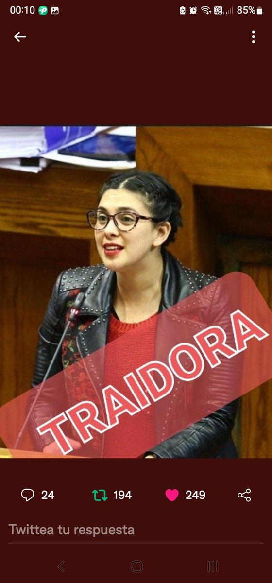 jota_jvp's tweet photo. Hizo campaña con los retiros AFP solo para apenarse en el Congreso y seguir con lo beneficios y un sueldo millonario!!
Ahora que lo consigue gracias a los votos del Pueblo!!
@KarolCariola
Le da la espalda a los chilenos y sus familias 👪 
#Sextoretiro X la dignidad de chile!! https://t.co/4EnEhuX0UH