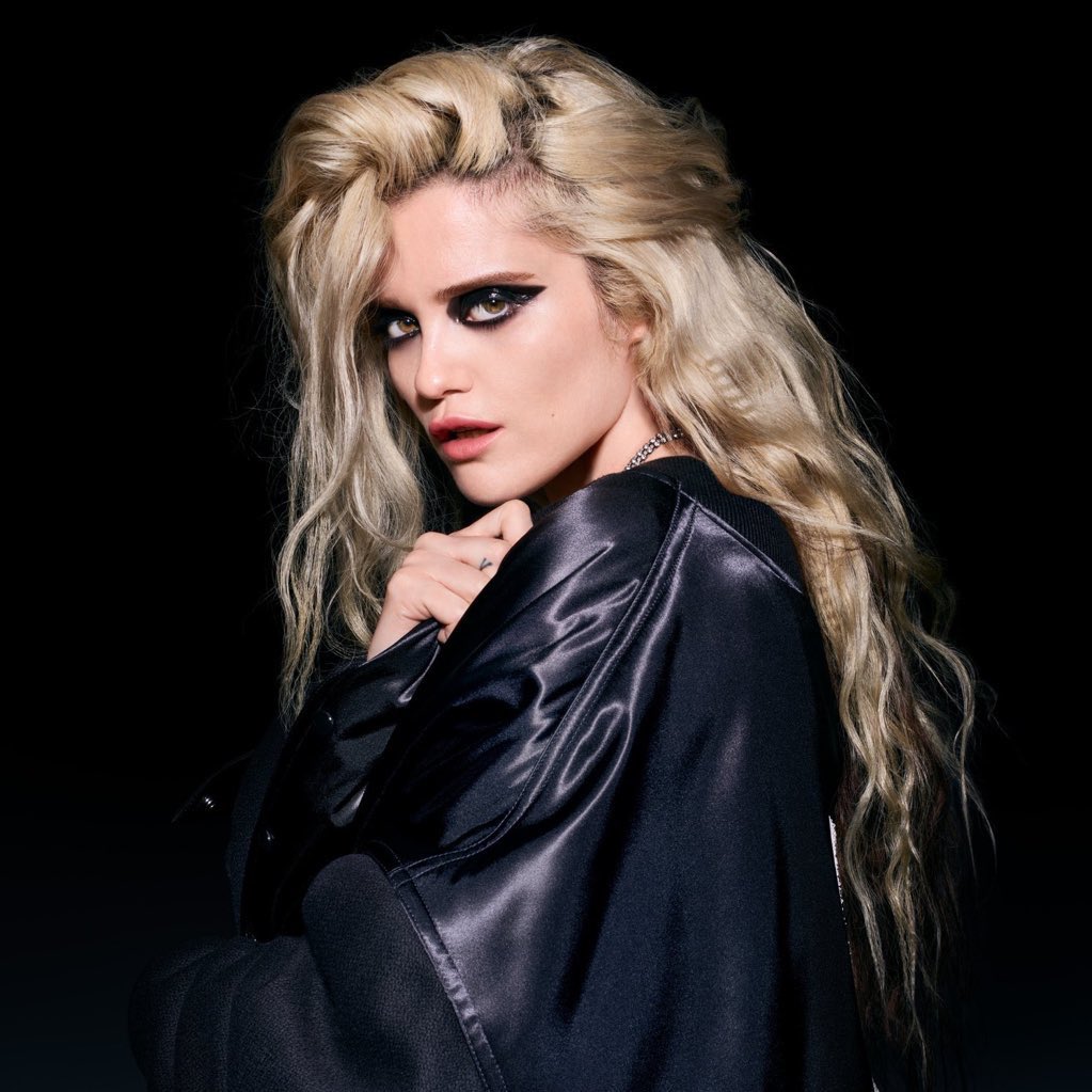 HAPPY BIRTHDAY SKY FERREIRA!!! 
