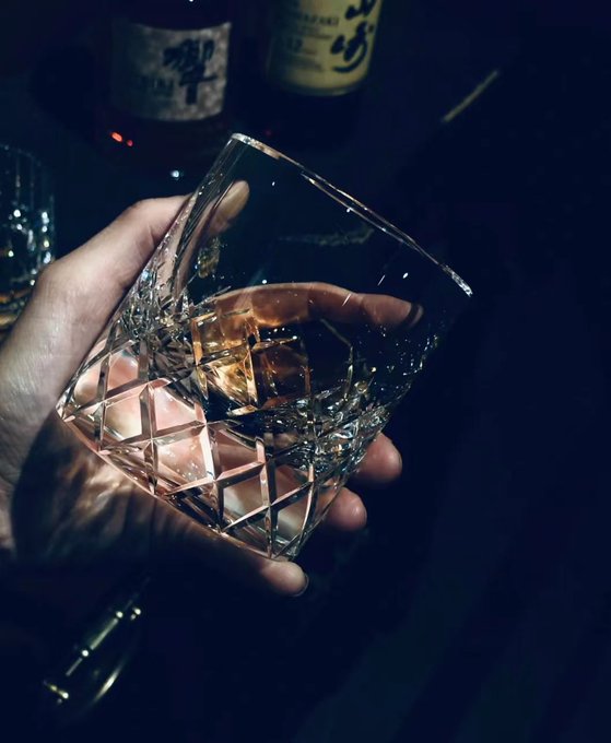 bssjb9's tweet photo. Get drunk alone https://t.co/yezgCtWVPT