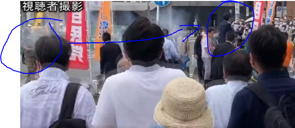 0xStarmowa's tweet photo. Pretty sad that Shinzo Abe was shot, I marked the shooter that's on the left. What a tragedy. https://t.co/VuzECMzqAN
