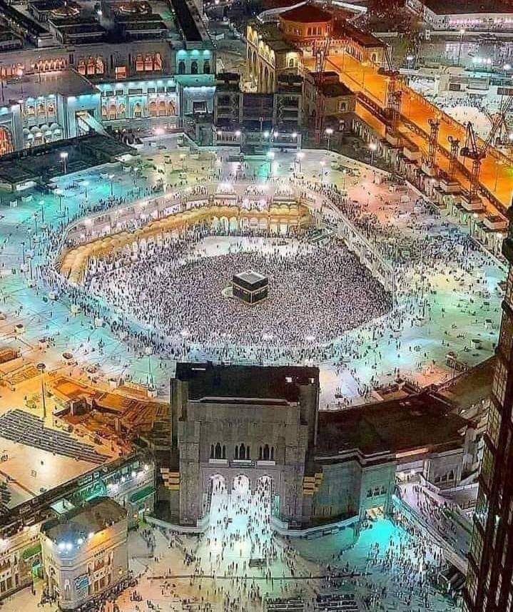 🌹السلام علیکم🌹 
💮سننیے !💮
شُکر ادا کرنے کی وجہ نہیں ڈھونڈنی چاہیے،
  بلکہ عادت ڈالنی چاہیے
  کیونکہ شُکرگزار لوگوں سے
  الله بڑی محبت کرتا ہے.💮
#دیار_دل 
#پگلا